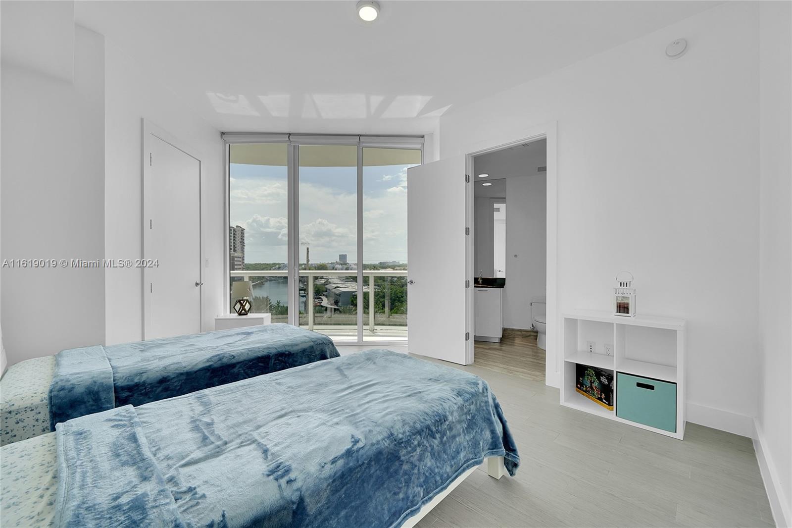 16001 Collins Ave #504, Sunny Isles Beach FL 33160