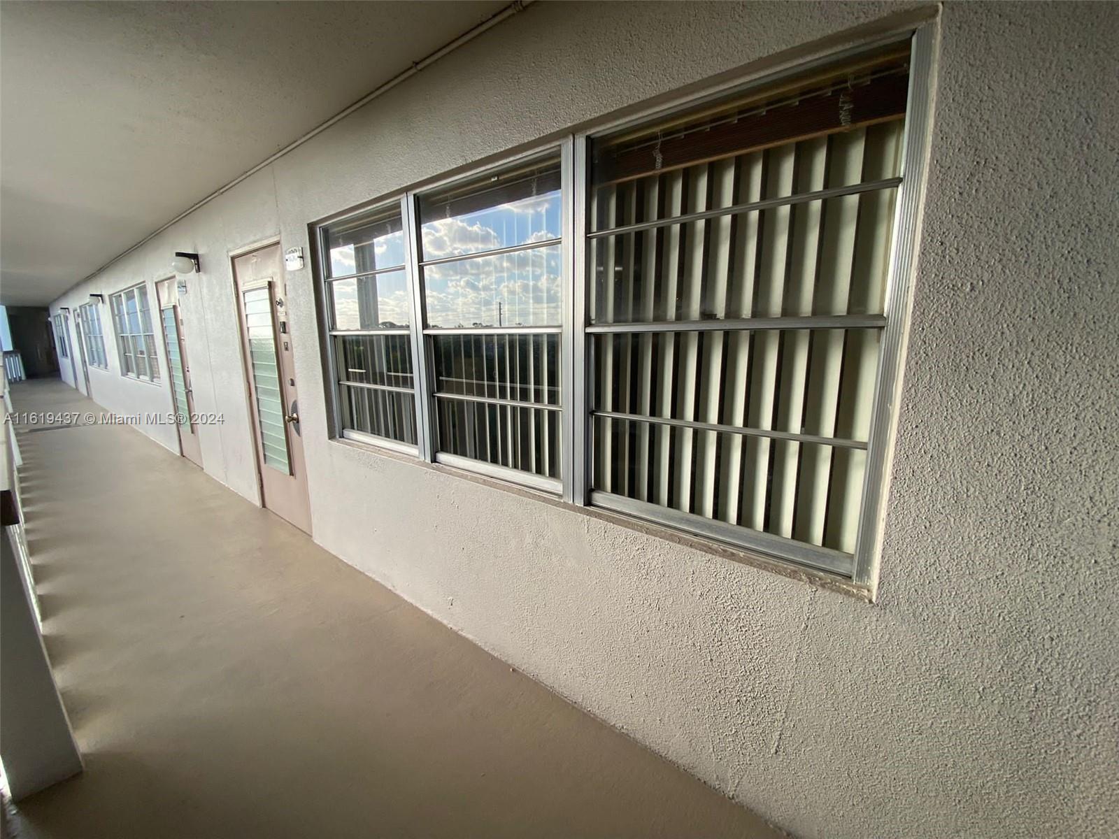 listing main picture