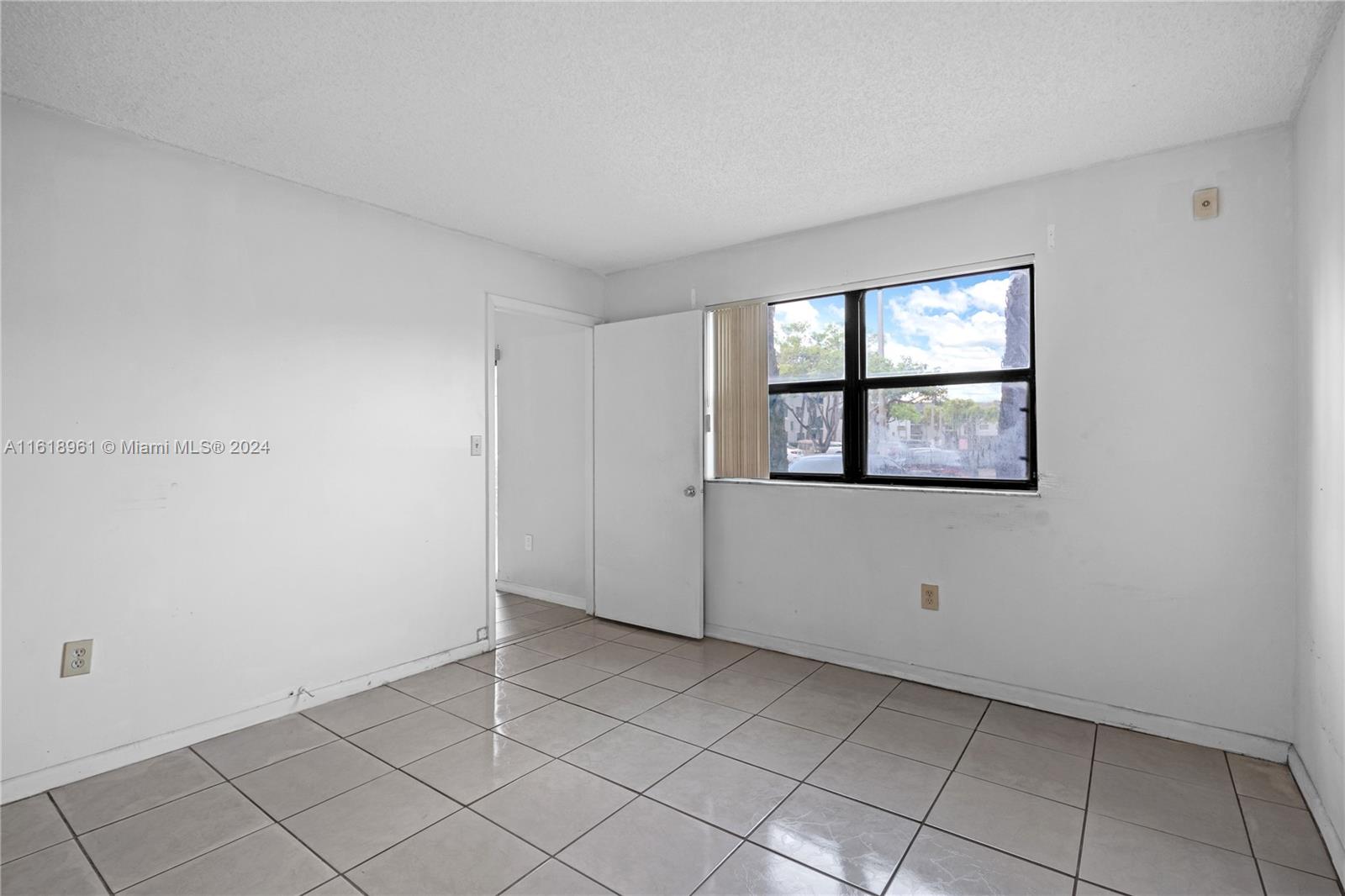 7090 NW 179th St #104, Hialeah, Florida image 10