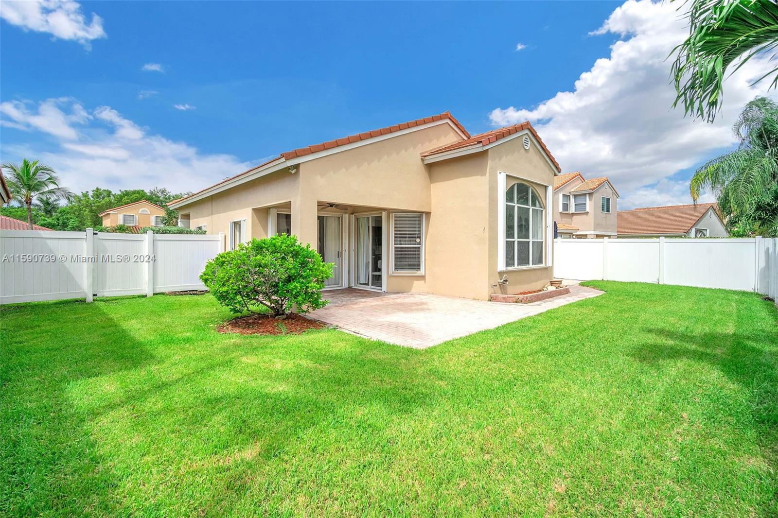 18151 NW 18th St, Pembroke Pines, Florida image 2