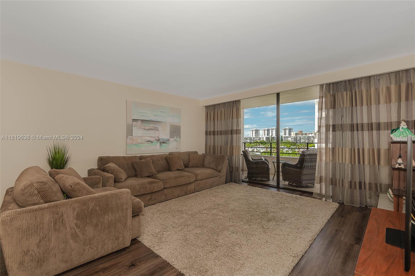 Listing Photo 11