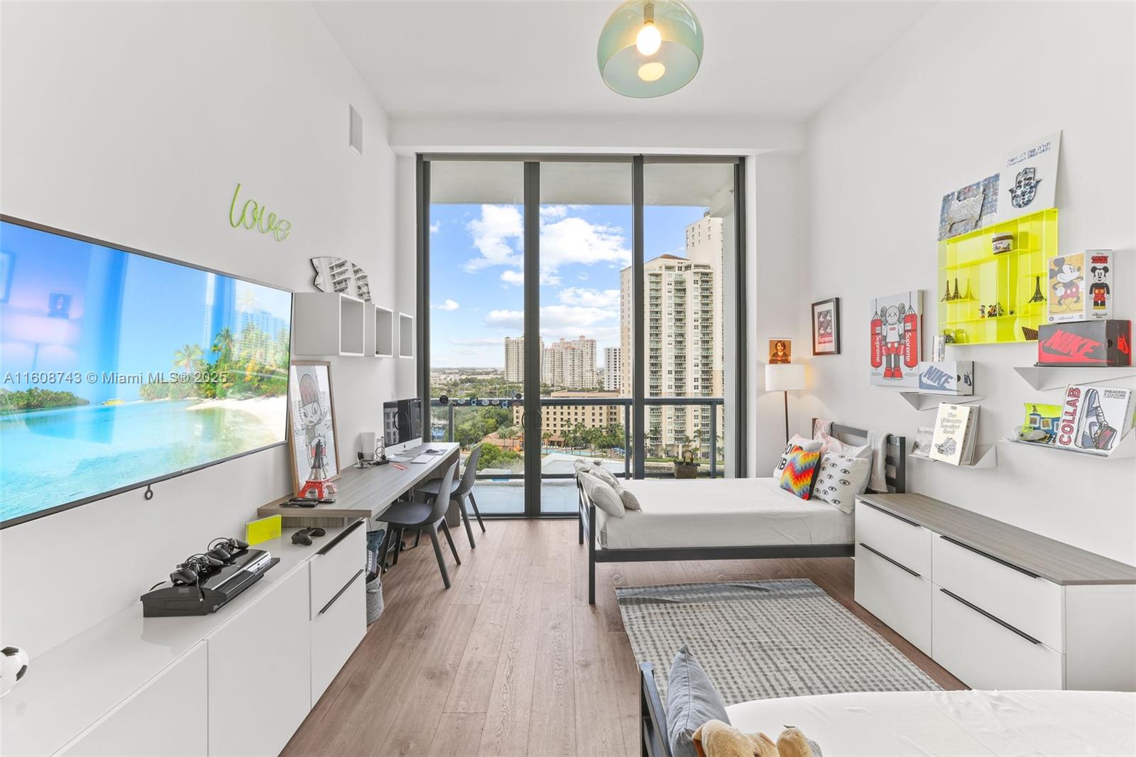 3300 NE 188th St #UPH12 + Rooftop, Aventura FL 33180