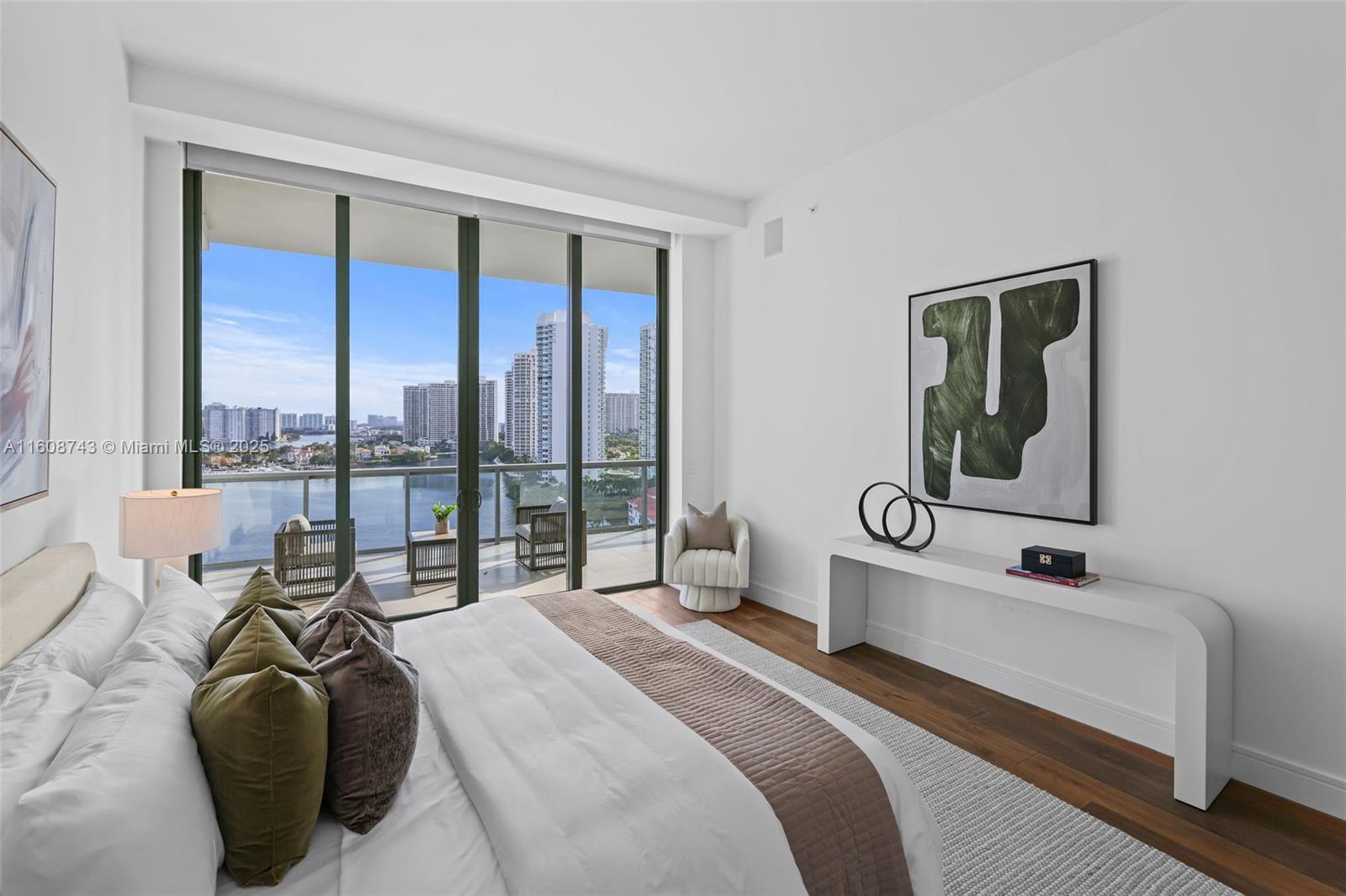 3300 NE 188th St #UPH12 + Rooftop, Aventura FL 33180