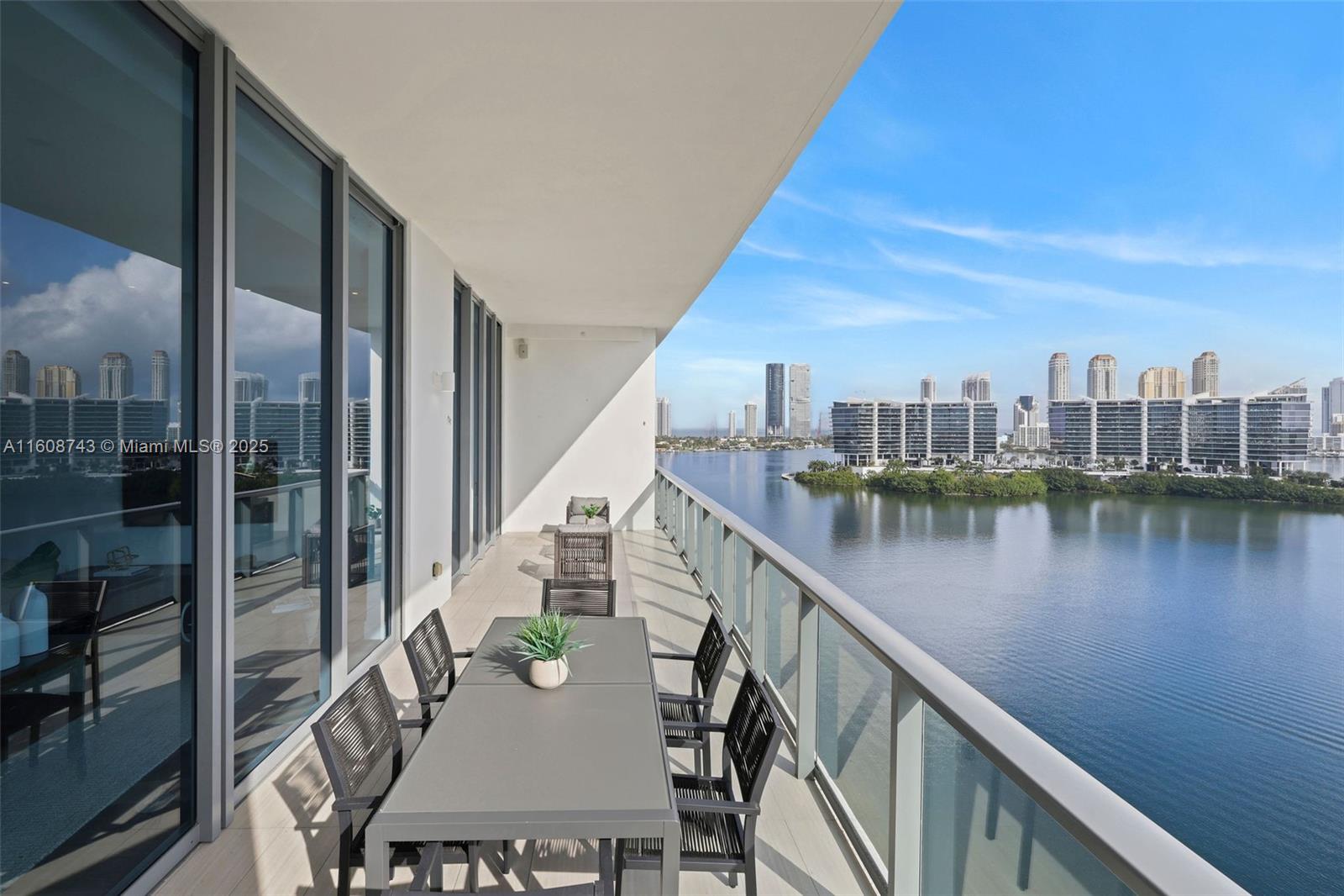 3300 NE 188th St #UPH12 + Rooftop, Aventura FL 33180