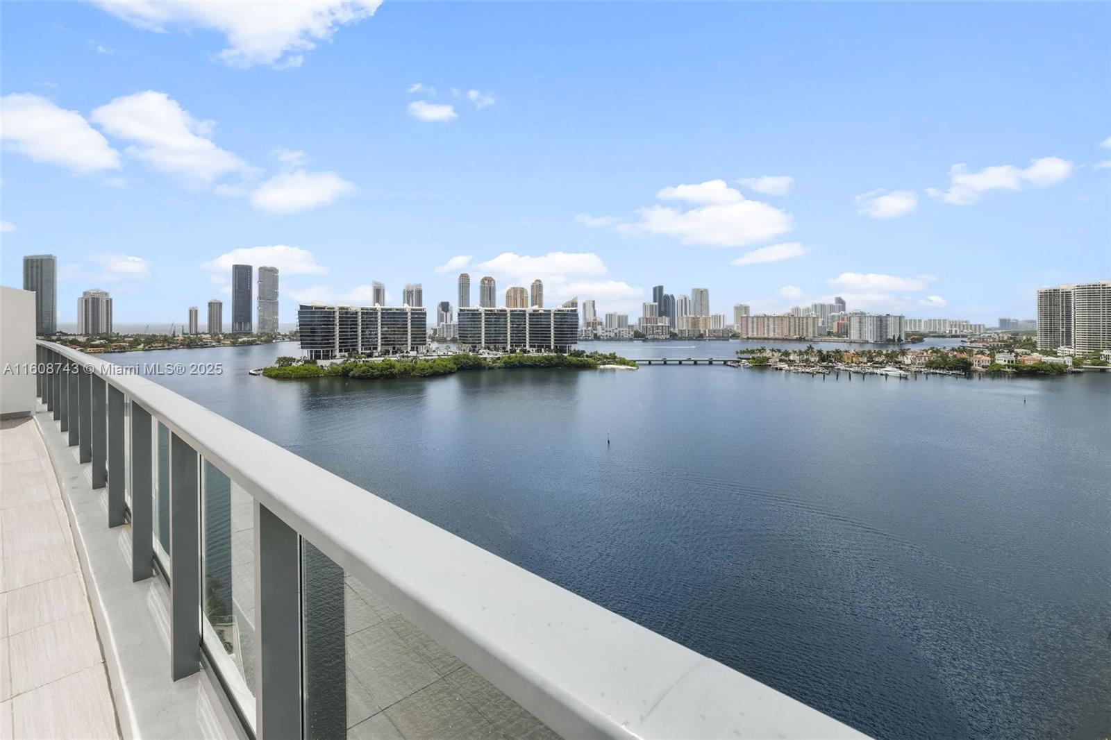 3300 NE 188th St #UPH12 + Rooftop, Aventura FL 33180