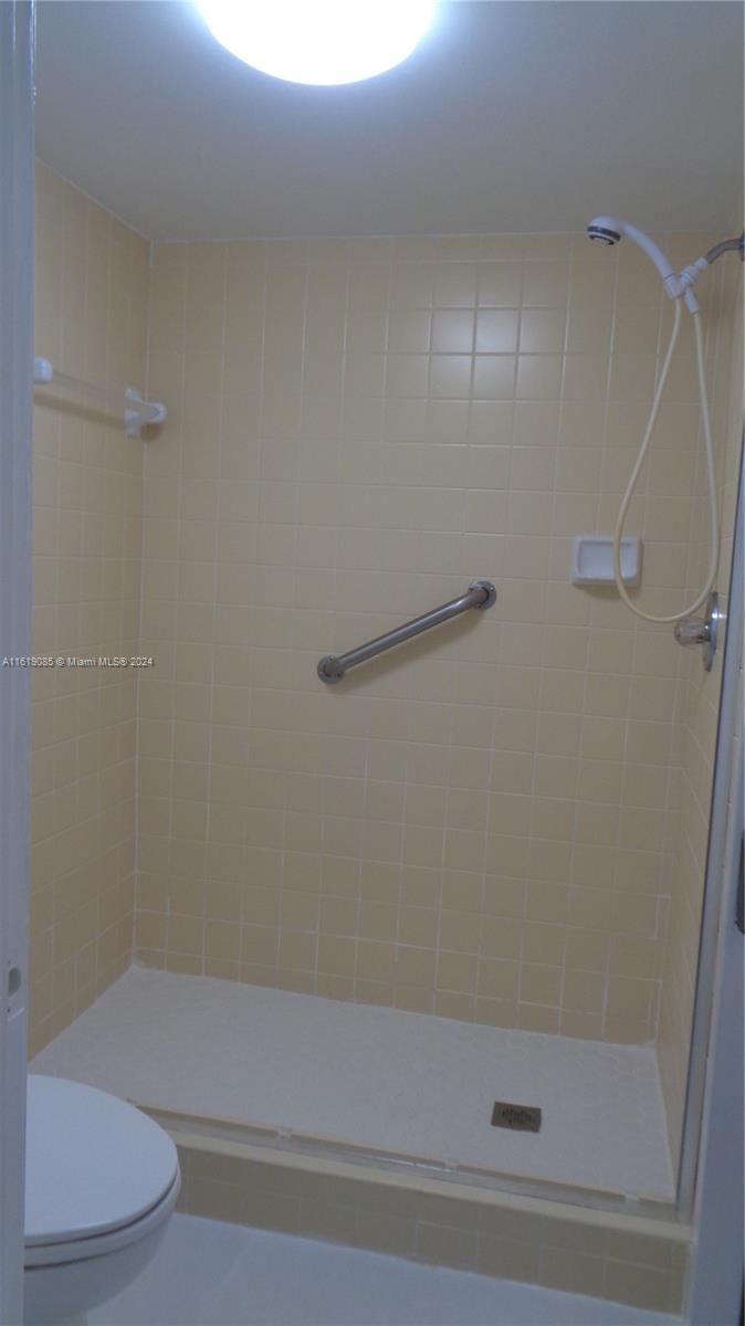 6085 N Sabal Palm Blvd #204, Tamarac, Florida image 35