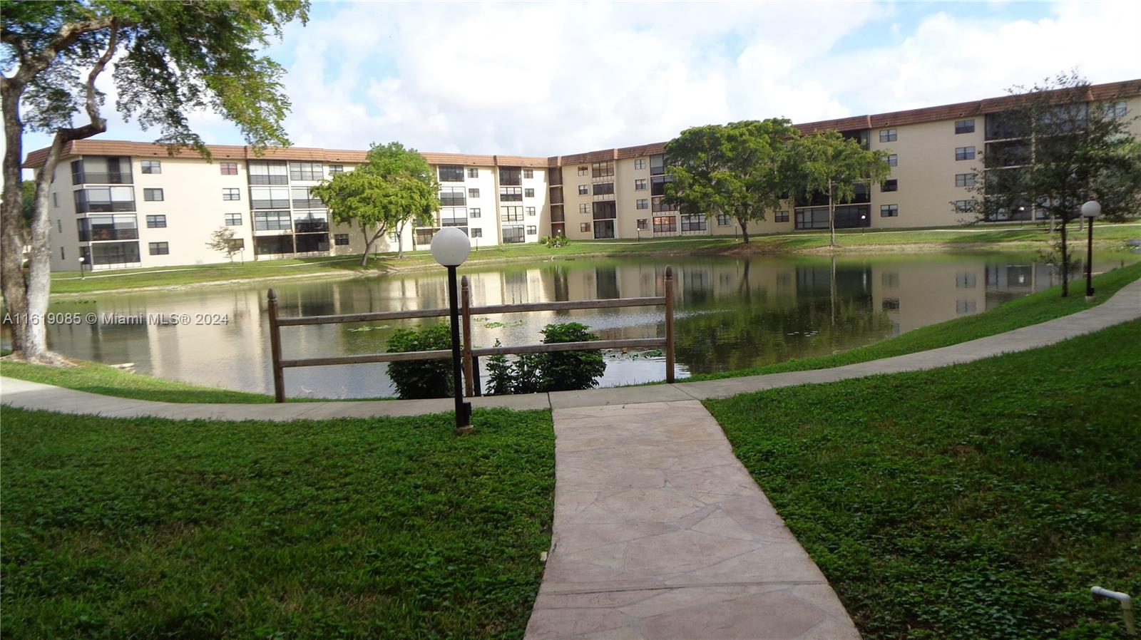 6085 N Sabal Palm Blvd #204, Tamarac, Florida image 40