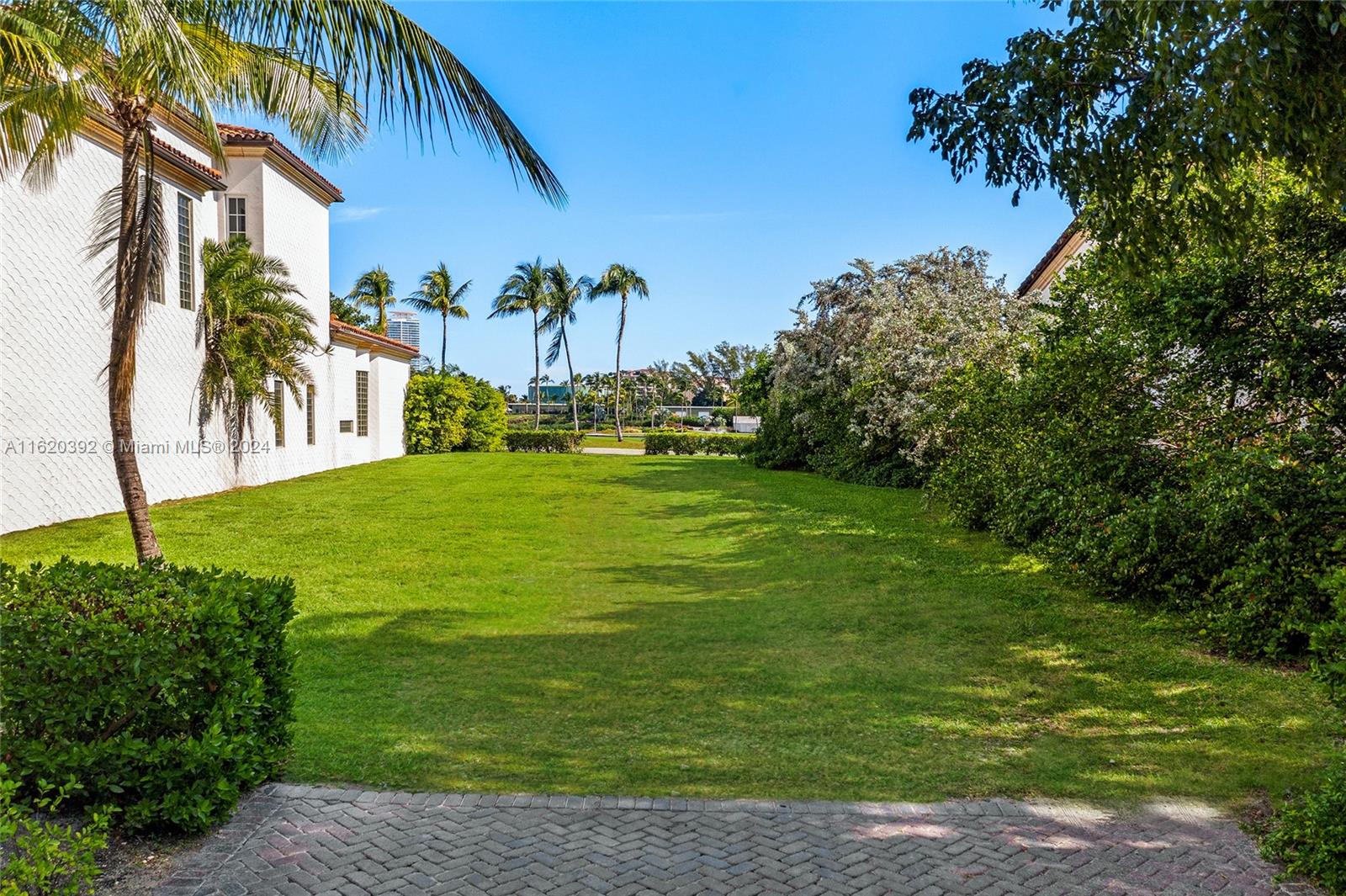 6911 Valencia Dr, Fisher Island, Florida image 13