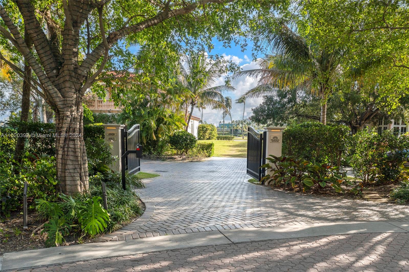 6911 Valencia Dr, Fisher Island, Florida image 21