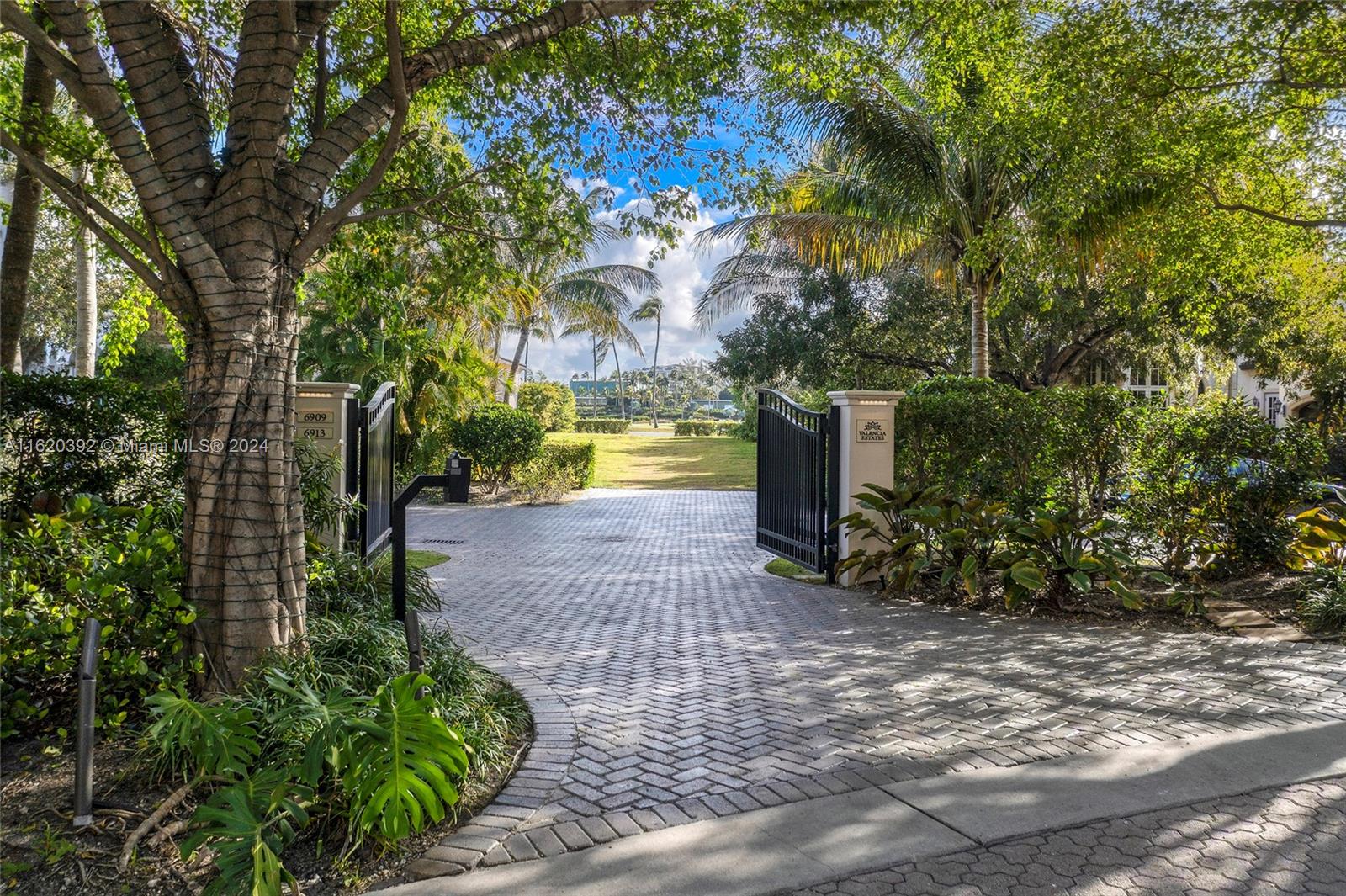 6911 Valencia Dr, Fisher Island, Florida image 22