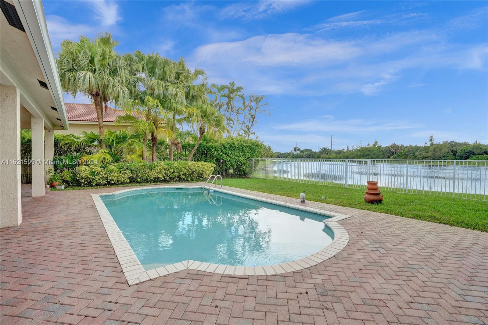 2531 Hunters Run Way, Weston, Florida image 12