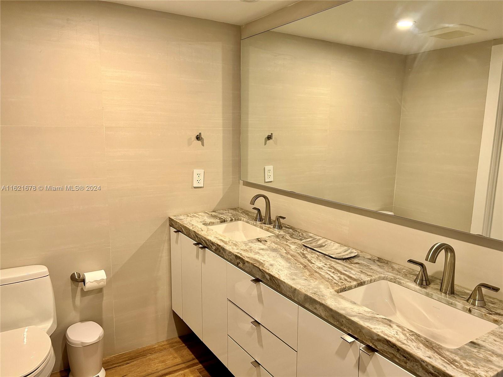 600 Grapetree Dr #4DN, Key Biscayne FL 33149