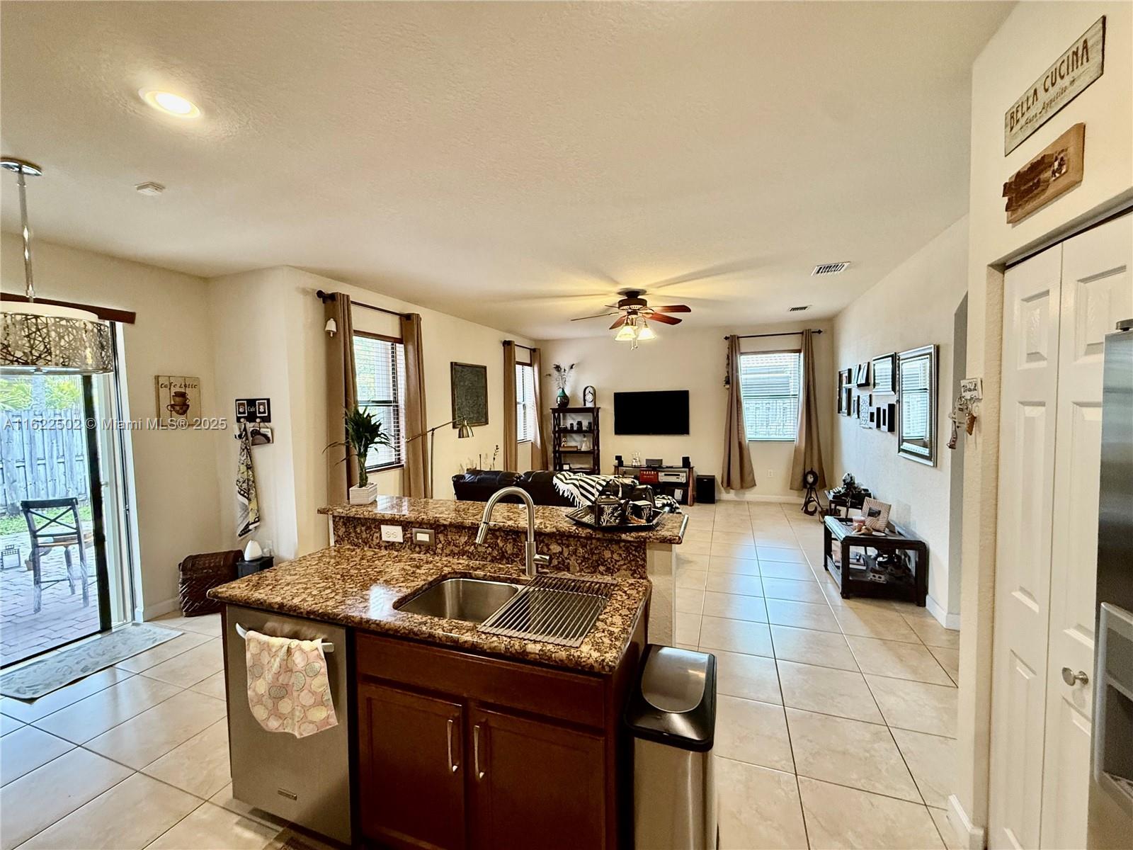 11922 SW 154th Path, Miami, Florida image 11