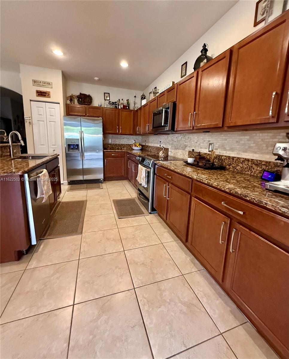 11922 SW 154th Path, Miami, Florida image 12