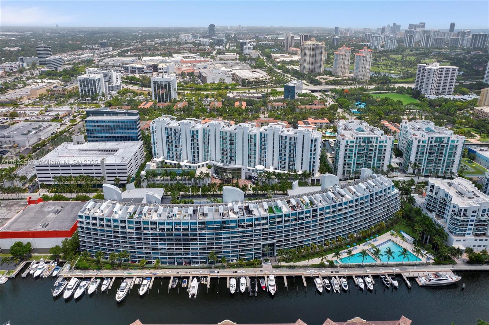 2950 NE 188th St #325, Aventura, Florida image 3