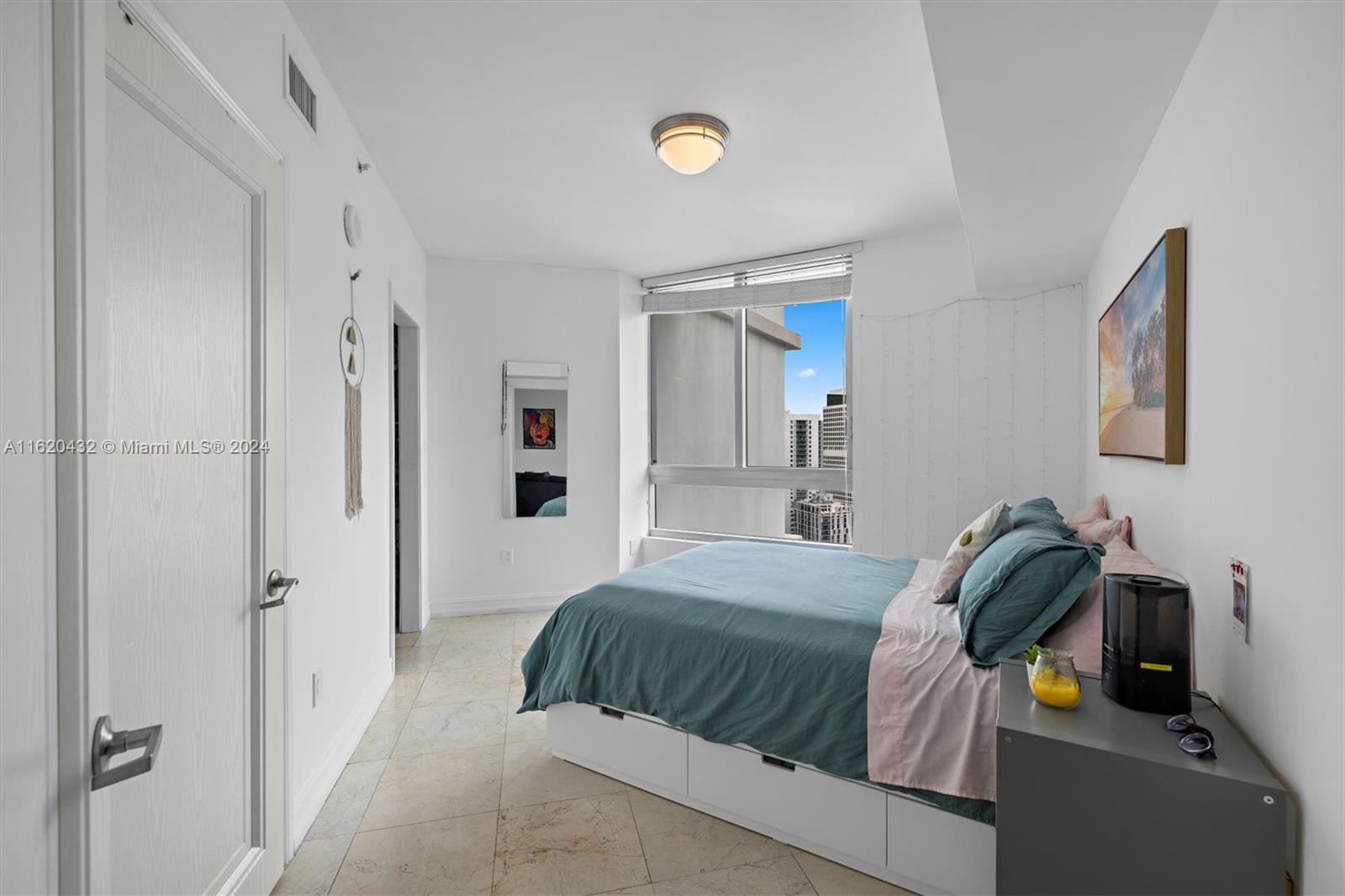 350 S Miami Ave #3910, Miami FL 33130