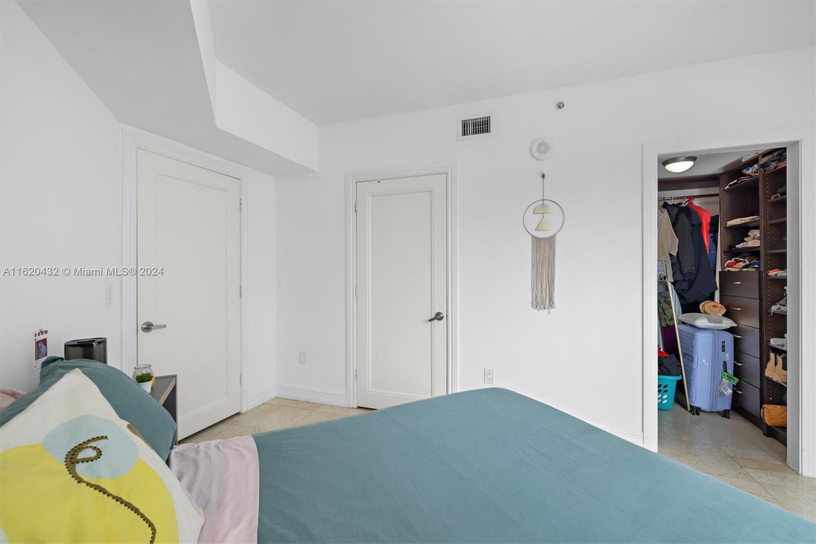 350 S Miami Ave #3910, Miami FL 33130