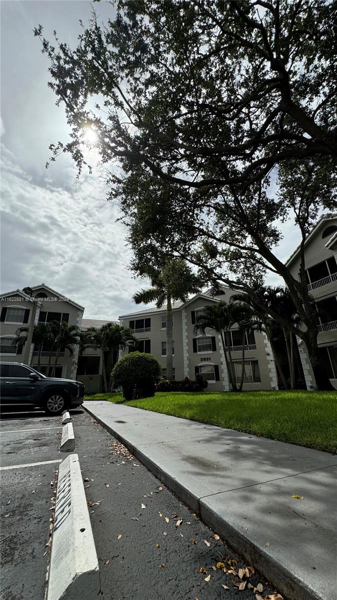 2831 N Oakland Forest Dr #201, Oakland Park, Florida image 2