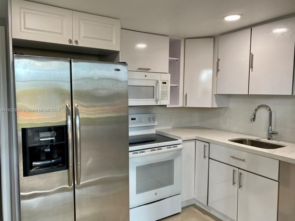 345 NE 168th St, North Miami Beach, Florida image 11