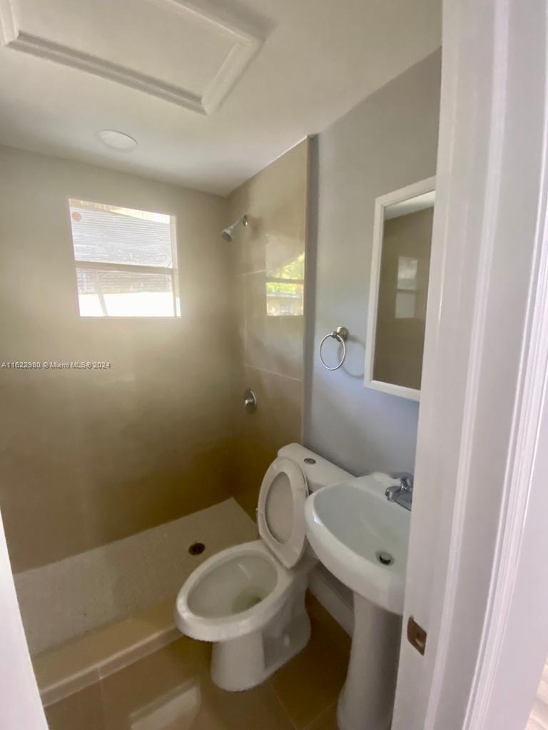 345 NE 168th St, North Miami Beach, Florida image 4