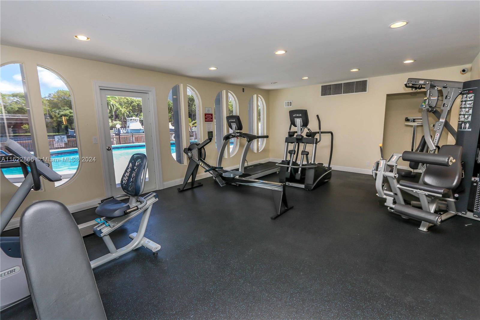 300 Diplomat Pkwy #204, Hallandale Beach, Florida image 28