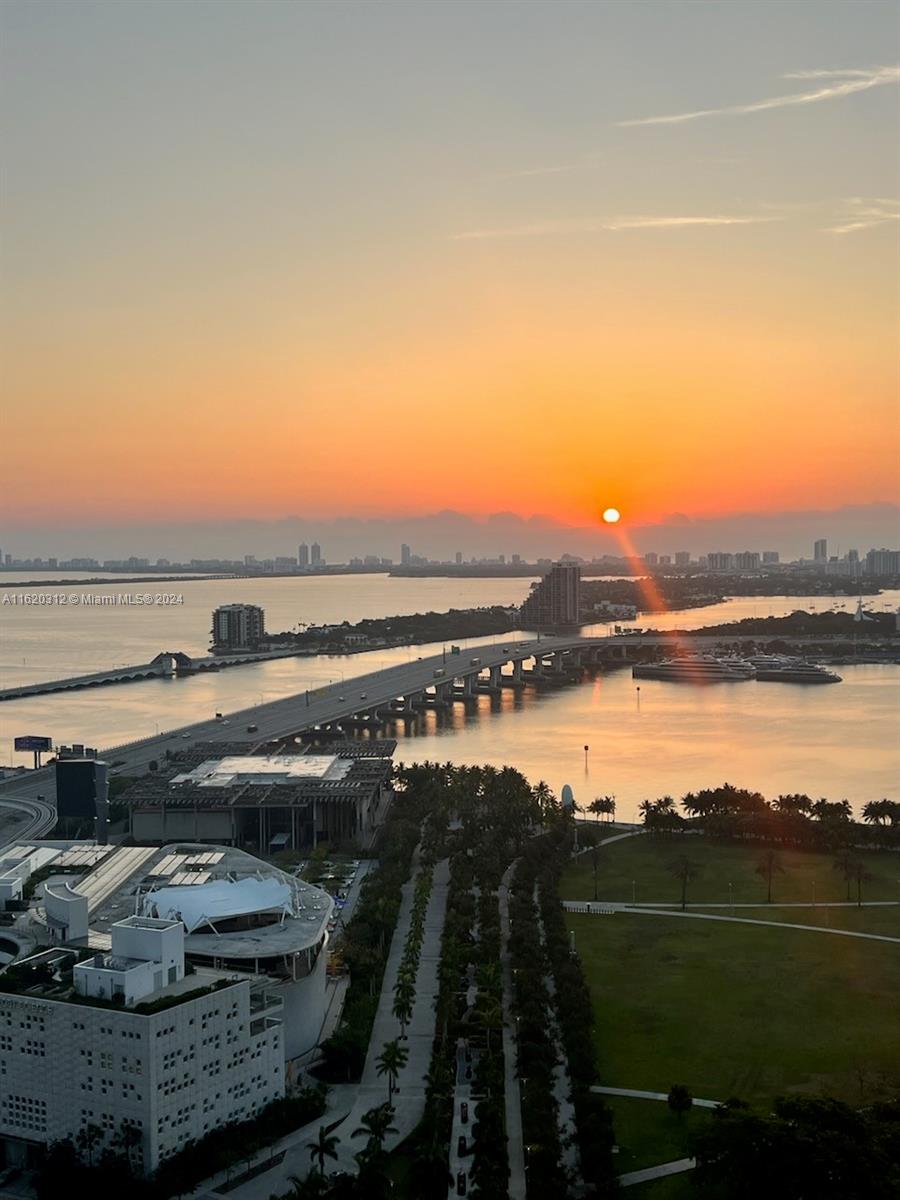 888 Biscayne Blvd #909, Miami FL 33132