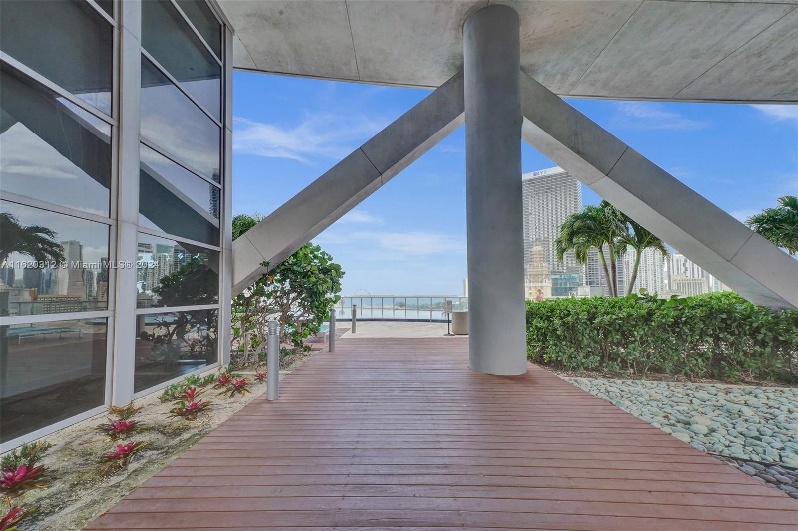 888 Biscayne Blvd #909, Miami FL 33132