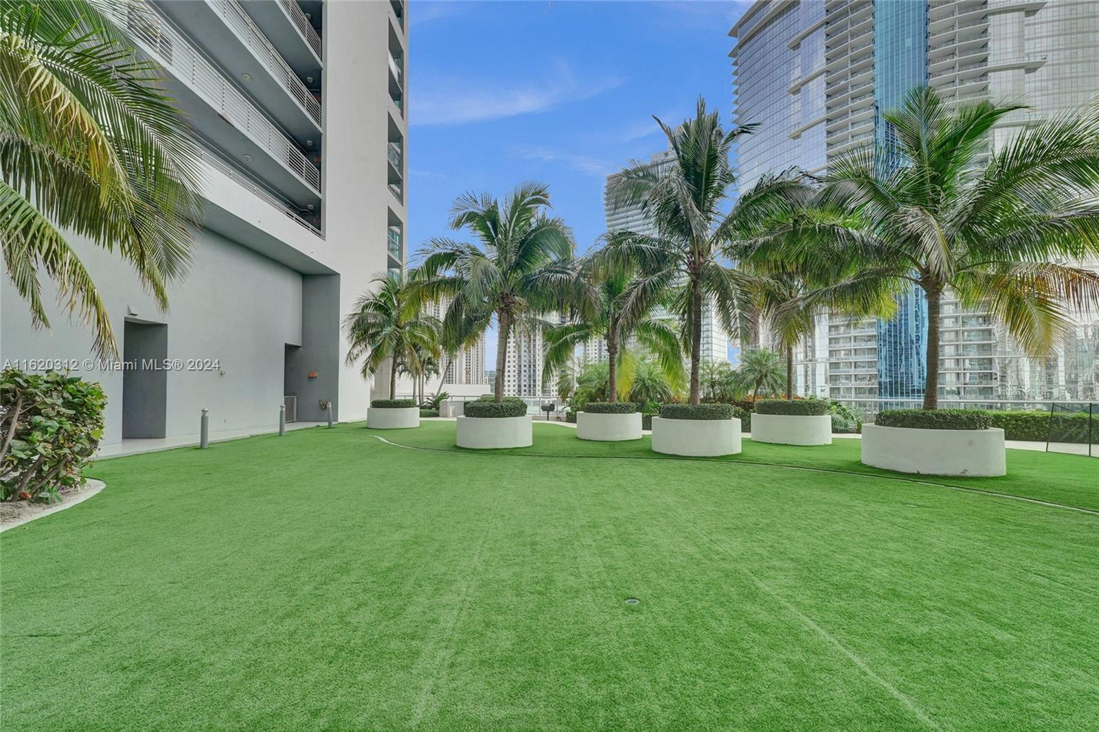 888 Biscayne Blvd #909, Miami FL 33132