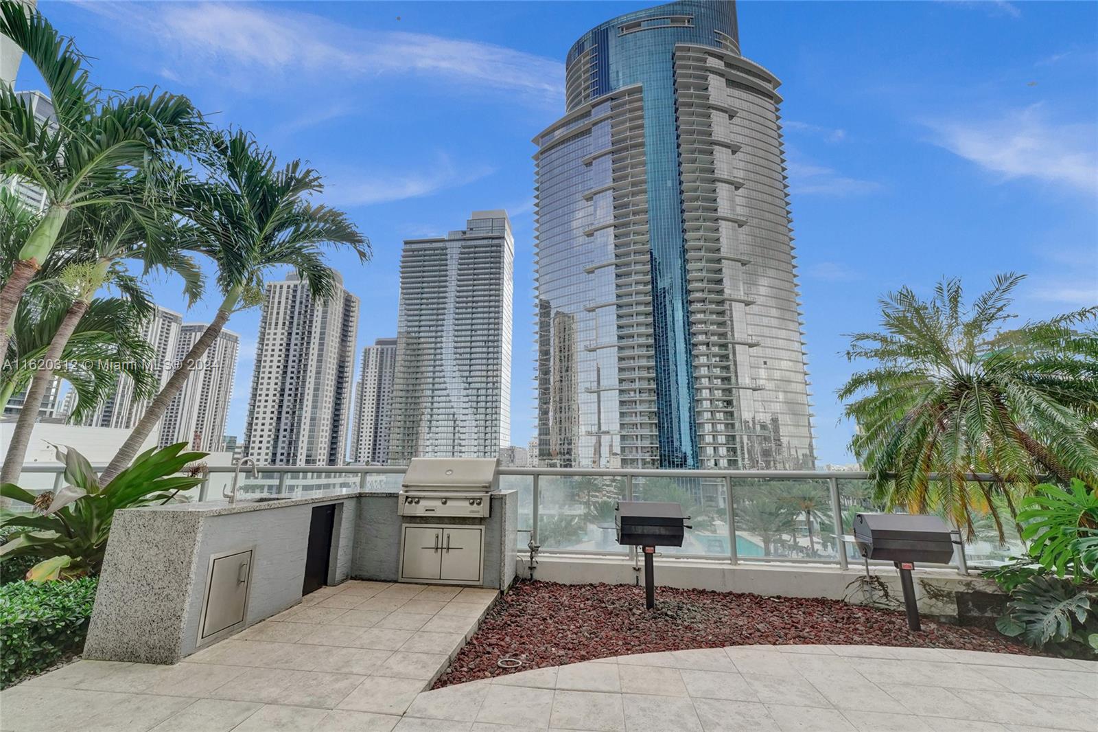 888 Biscayne Blvd #909, Miami FL 33132