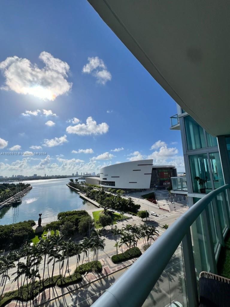 888 Biscayne Blvd #909, Miami FL 33132