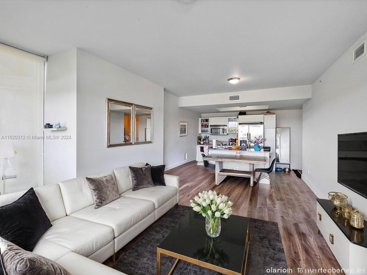 888 Biscayne Blvd #909, Miami FL 33132