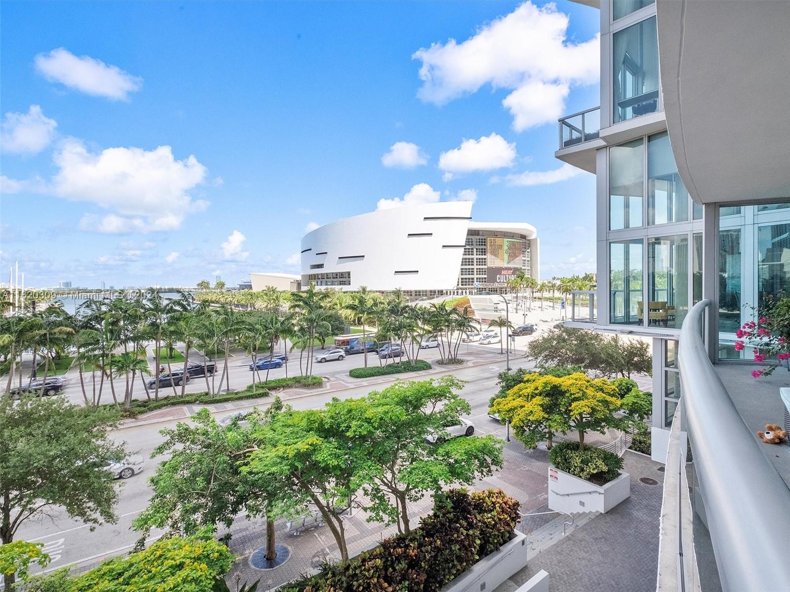 1BR/2BA with den that has been converted to a second bedroom. You simply can’t beat the combination of views and prime location of Marina Blue, in the heart of downtown and steps away from Kaseya Center, Maurice A. Ferre Park, and the burgeoning Miami Worldcenter. Beautifully remodeled unit with floor to ceiling windows throughout, highlighting the stunning panoramic views of the bay. Spacious open floorplan with abundant natural light and a large balcony; building has incredible resort style amenities including sunrise and sunset pools and jacuzzi, business and fitness centers, sand volleyball court, BBQ area, and more. 24-hour security, valet parking, and assigned covered parking space. NO SPECIAL ASSESSMENTS and BUILDING HAS RESERVES. BRING YOUR OFFERS- SELLER MOTIVATED!