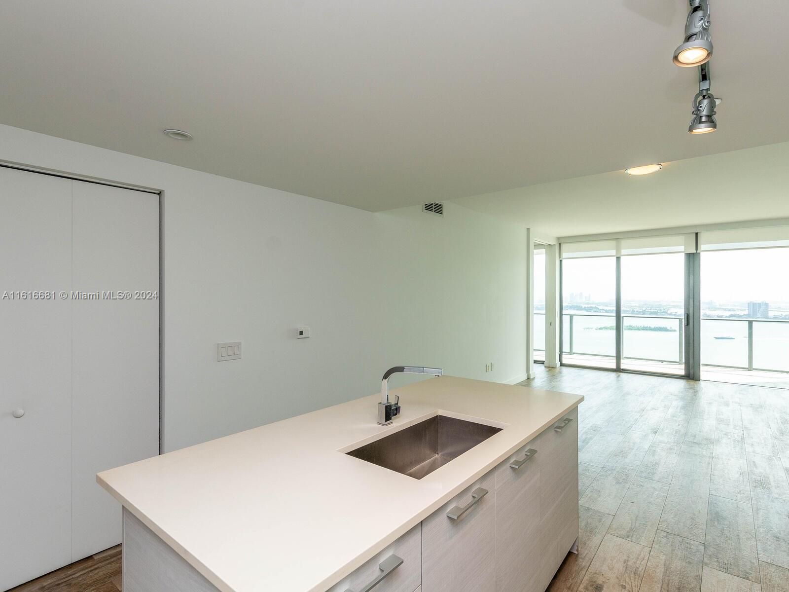 650 NE 32nd St #3406, Miami, Florida image 33