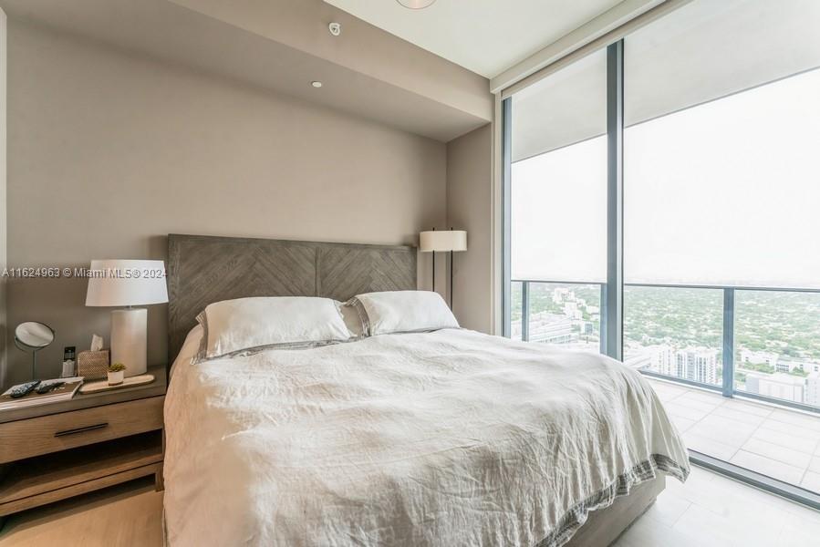 1000 Brickell Plaza #PH5104, Miami FL 33131