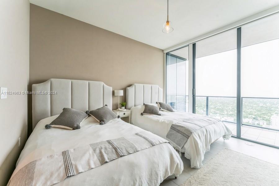1000 Brickell Plaza #PH5104, Miami FL 33131
