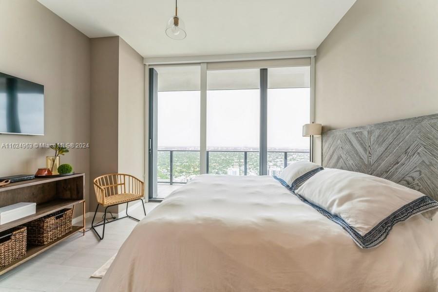 1000 Brickell Plaza #PH5104, Miami FL 33131