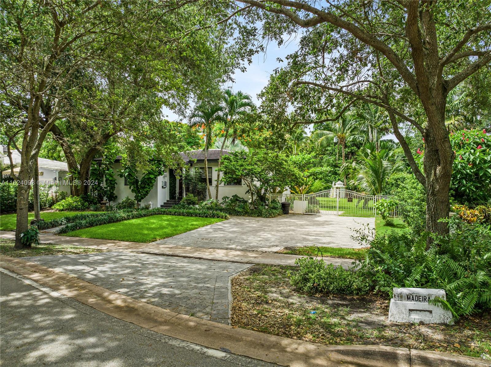 446 Madeira Ave, Coral Gables, Florida image 28