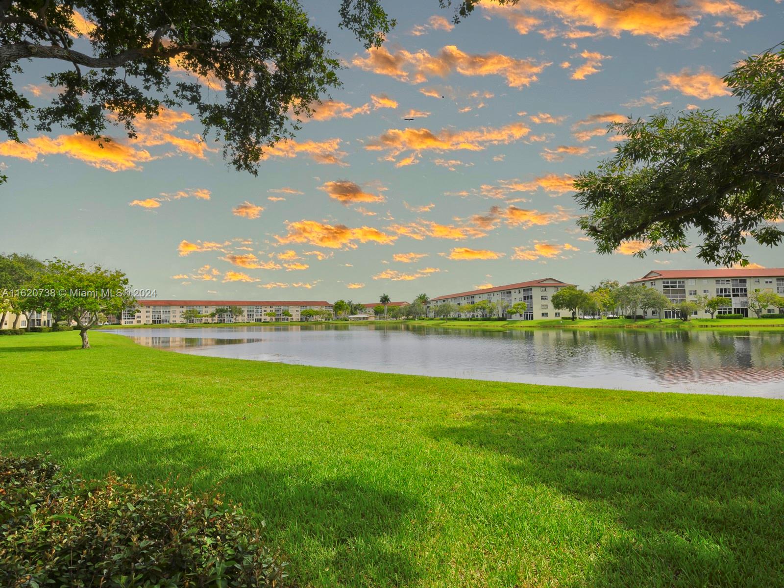 Residential, Pembroke Pines, Florida image 32