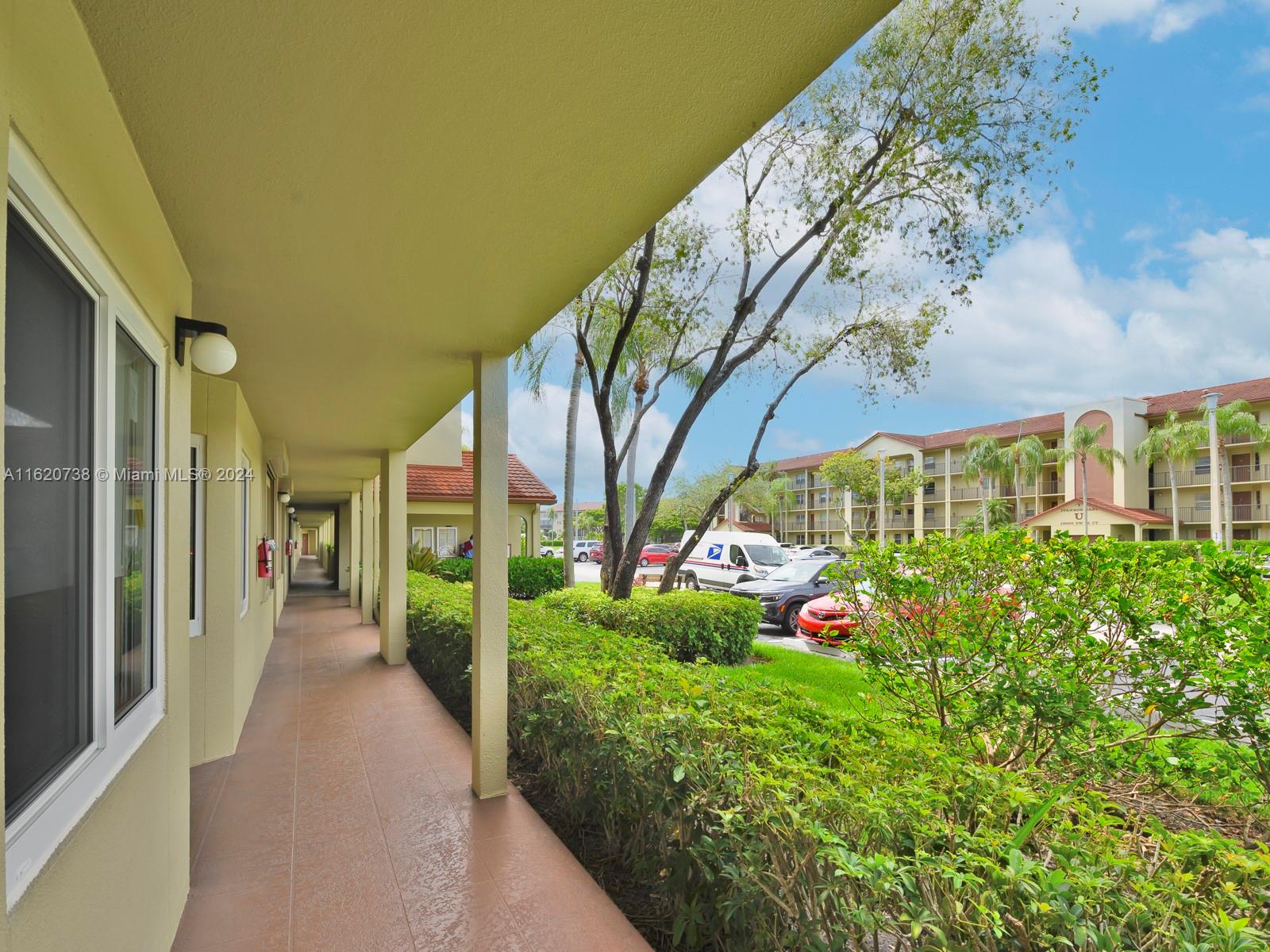 Residential, Pembroke Pines, Florida image 8