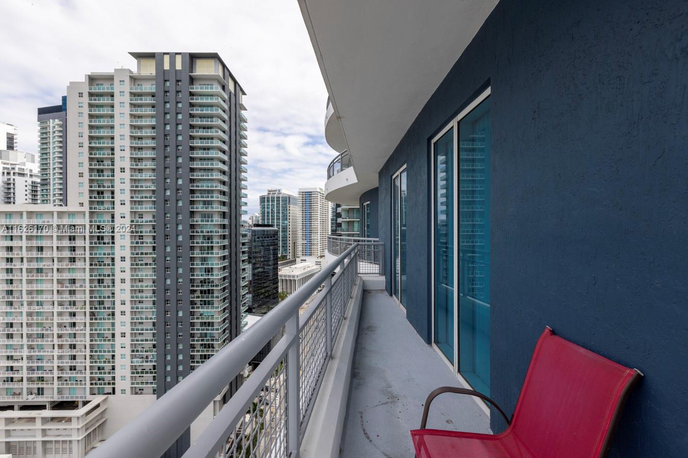 60 SW 13th St #2021, Miami FL 33130