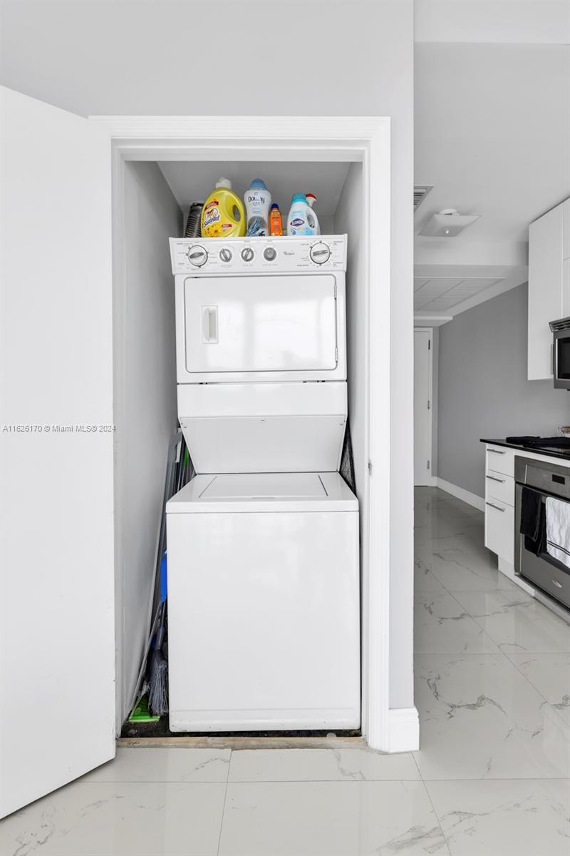 60 SW 13th St #2021, Miami FL 33130