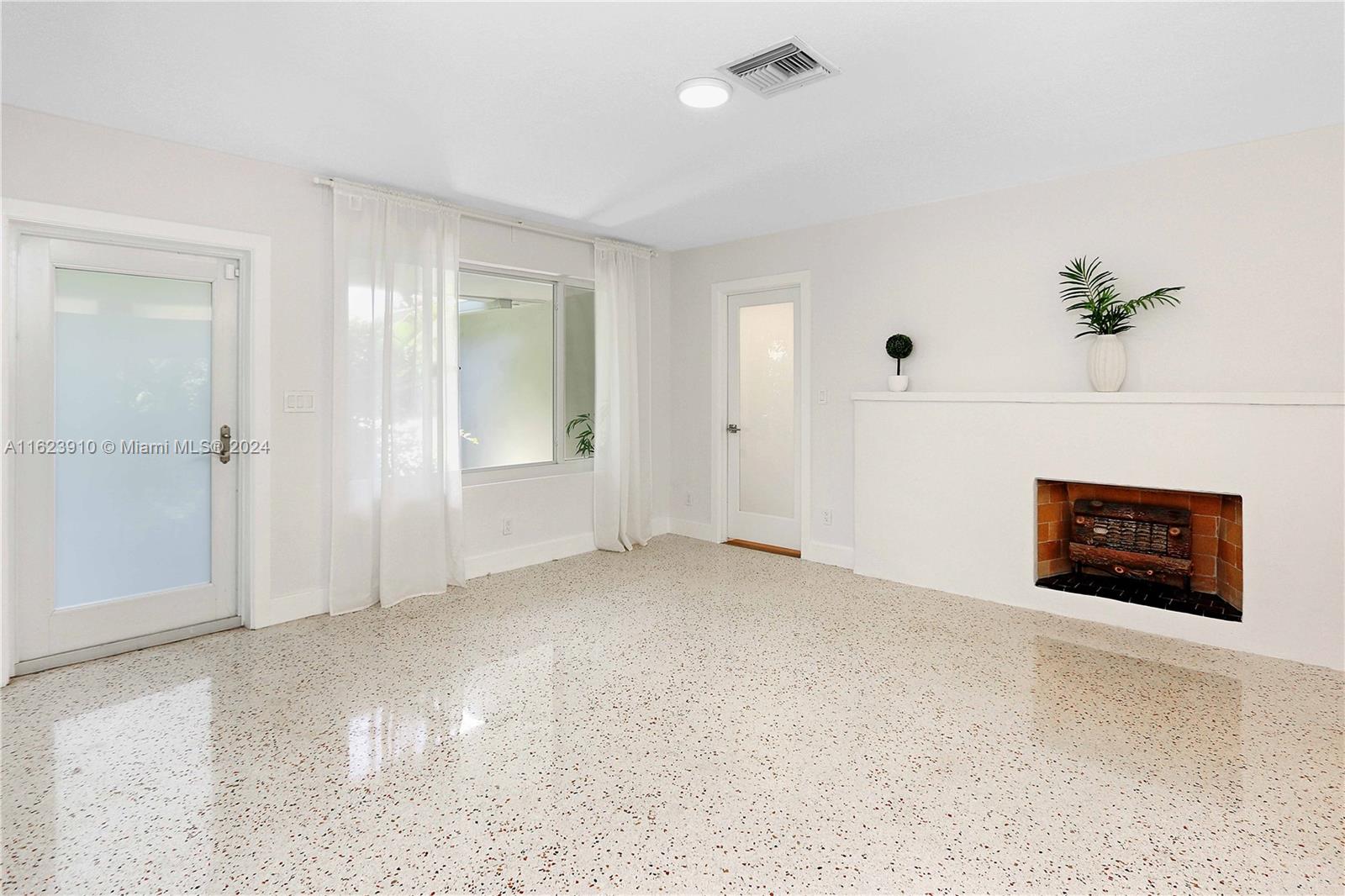 Listing Photo 7