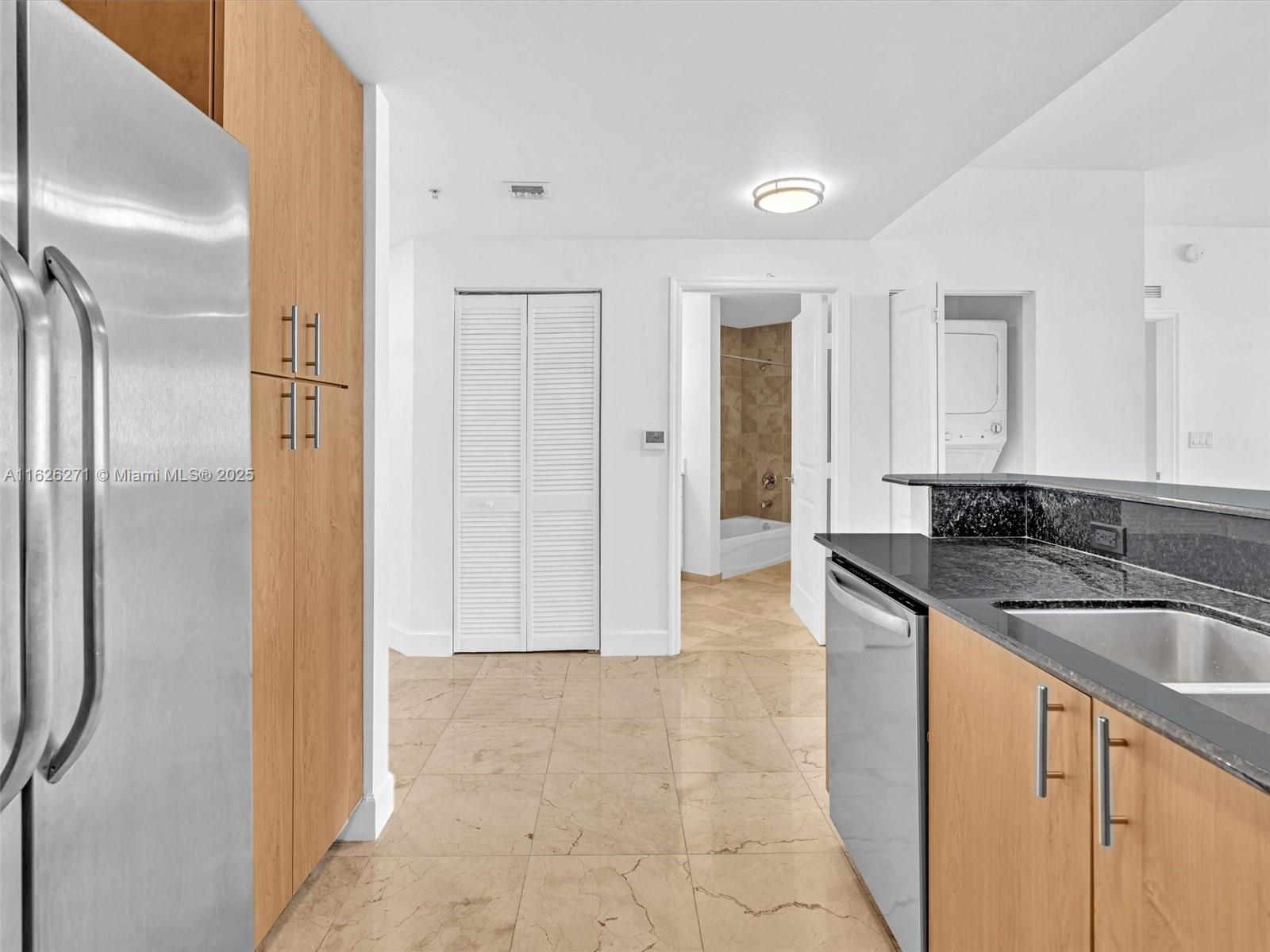 7900 Harbor Island Dr #1019, North Bay Village FL 33141