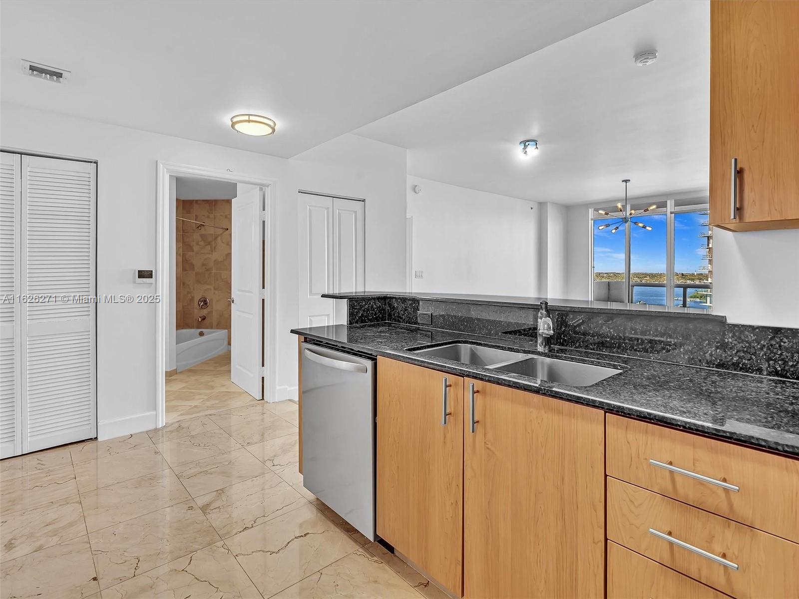 7900 Harbor Island Dr #1019, North Bay Village FL 33141