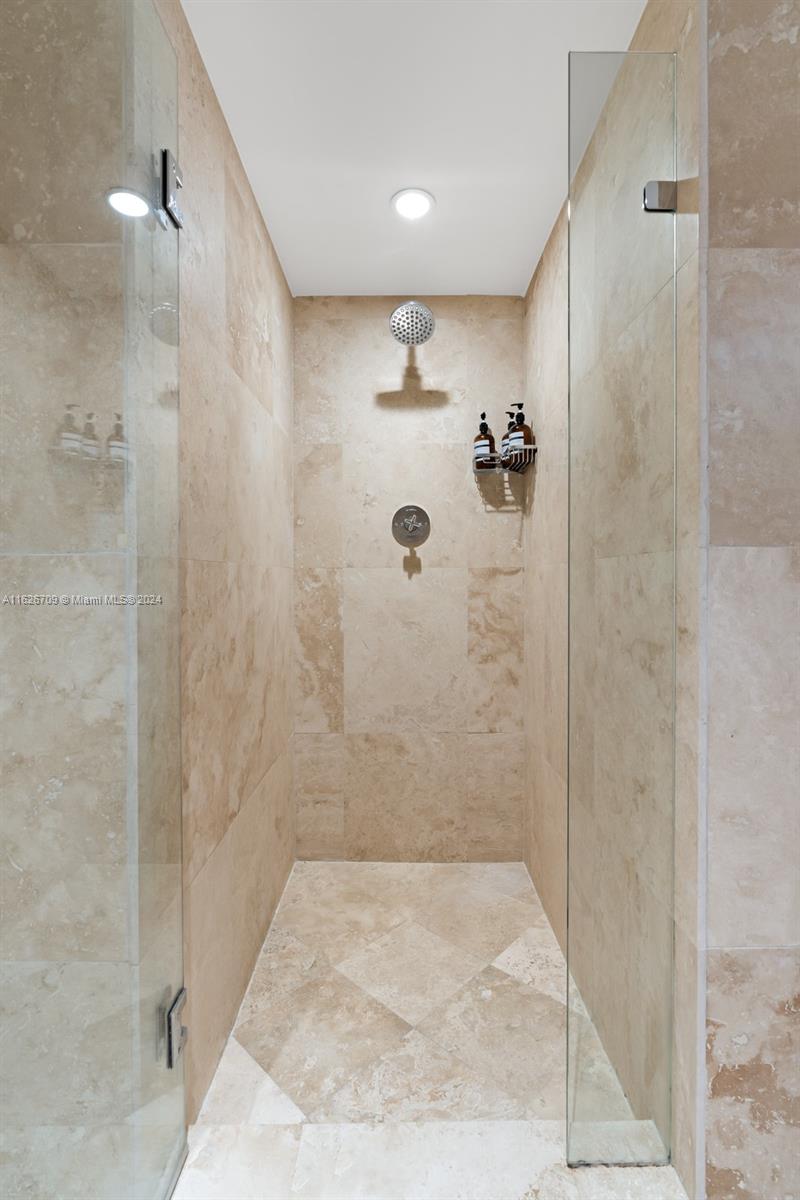 102 24th St #1113, Miami Beach FL 33139