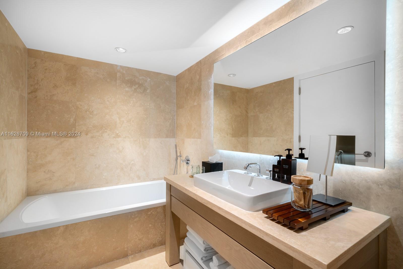 102 24th St #1113, Miami Beach FL 33139