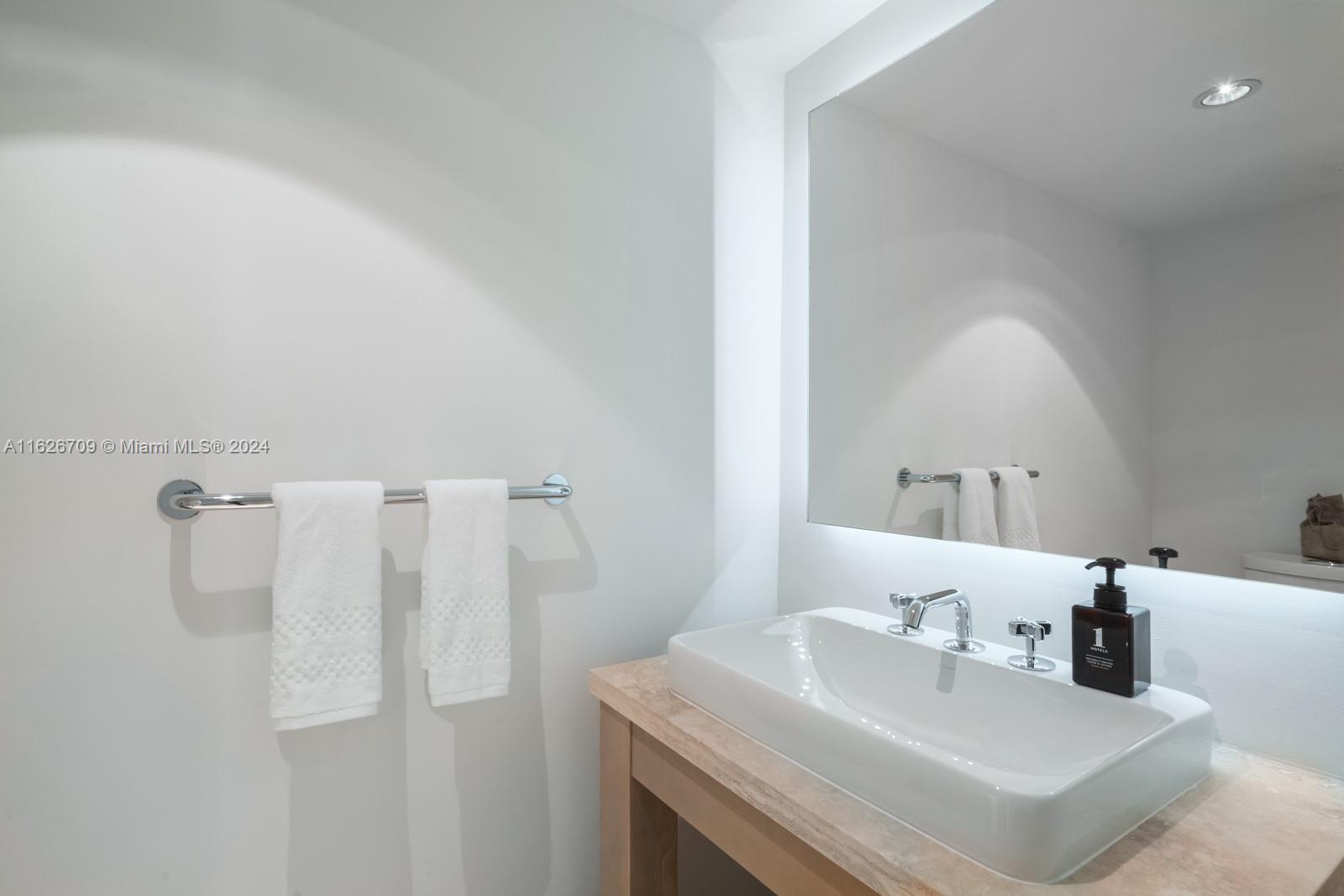 102 24th St #1113, Miami Beach FL 33139