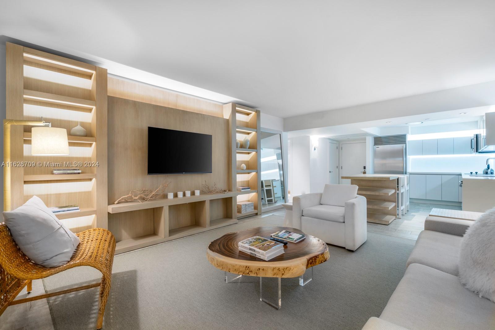 102 24th St #1113, Miami Beach FL 33139