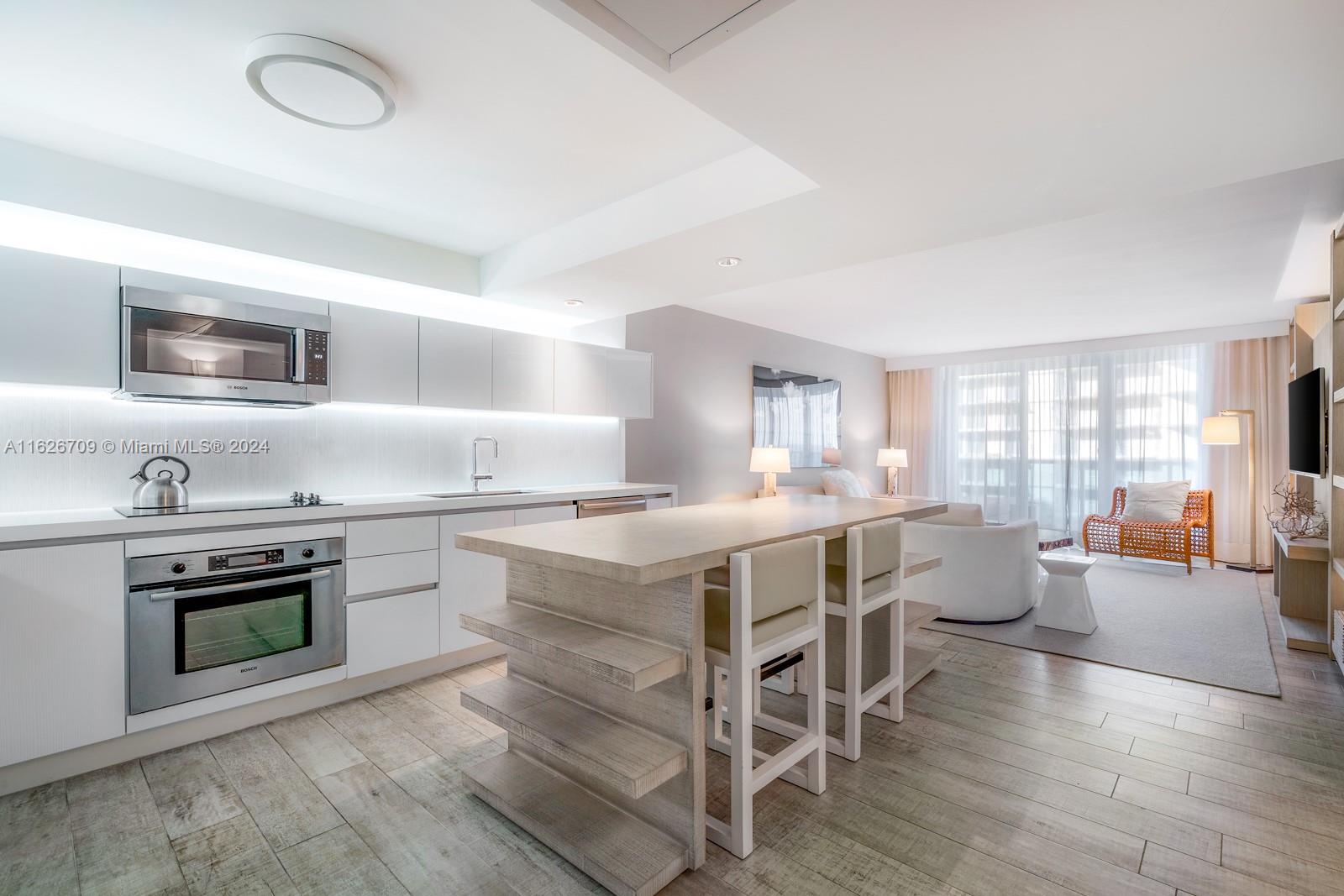 102 24th St #1113, Miami Beach FL 33139
