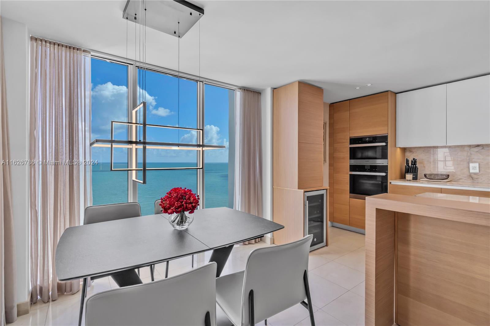 881 Ocean Dr #16D, Key Biscayne FL 33149